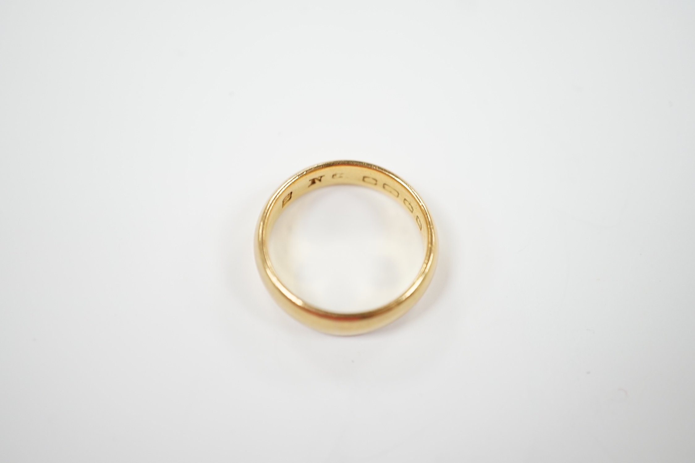 A 22ct. gold wedding band, size N, 7.2 grams.